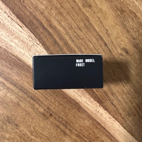 MAC eyeshadow Nude Model - Picture 7 of 11